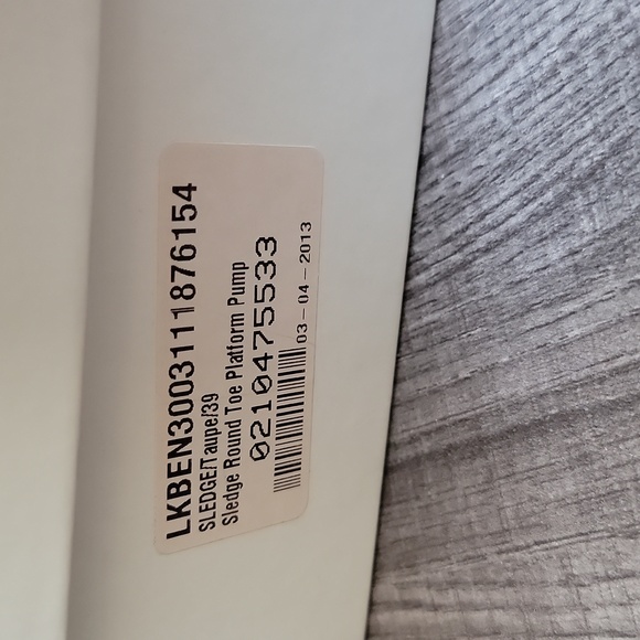 LK Bennett NWT "Sledge" pumps, tan, Patent Leather - Picture 9 of 12